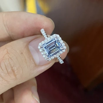 Nova Zasnova 925 Silver Plated Belo Zlato 3 Karati Emerald Cut Modra Lab Moissanite Diamant Udejstvovanje Poročni Prstan